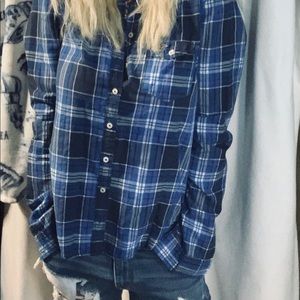 🛍Hollister blue plaid button up